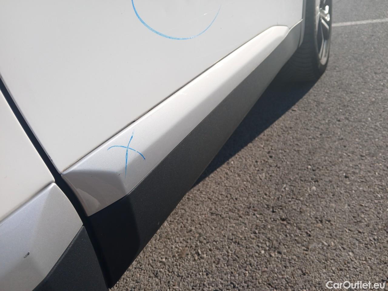  Peugeot  2008  Allure Pack 1.2 PureTech 130CV AT8 E6d #40