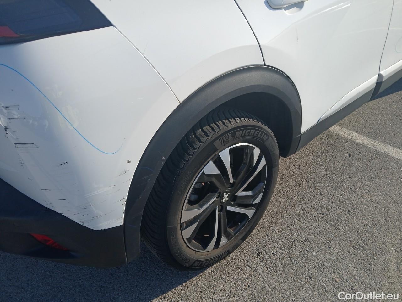  Peugeot  2008  Allure Pack 1.2 PureTech 130CV AT8 E6d #32