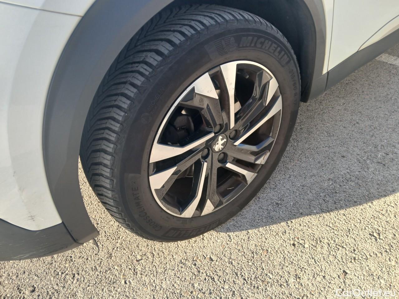  Peugeot  2008  Allure Pack 1.2 PureTech 130CV AT8 E6d #9