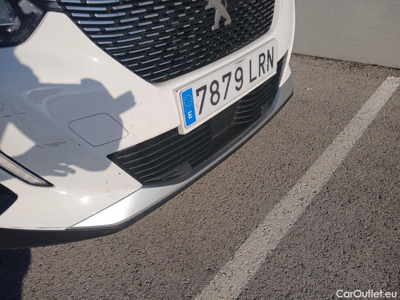 Peugeot  2008  Allure Pack 1.2 PureTech 130CV AT8 E6d #7