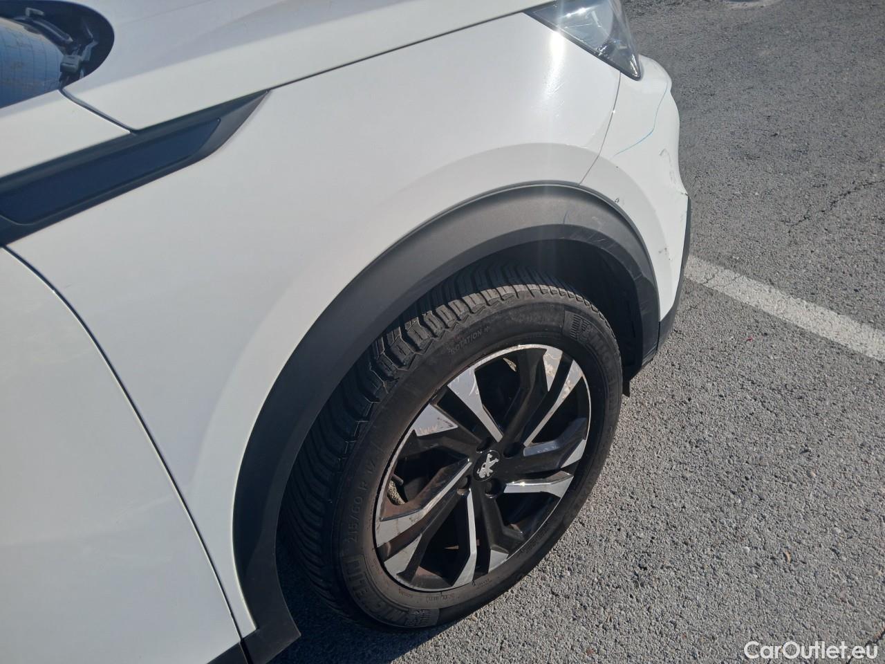  Peugeot  2008  Allure Pack 1.2 PureTech 130CV AT8 E6d #44