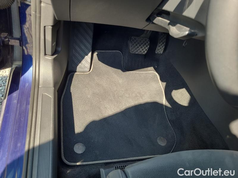  Volkswagen  Golf  VIII Variant (CG5) 2020 Var.1.5 eTSI 110 Style AT #9