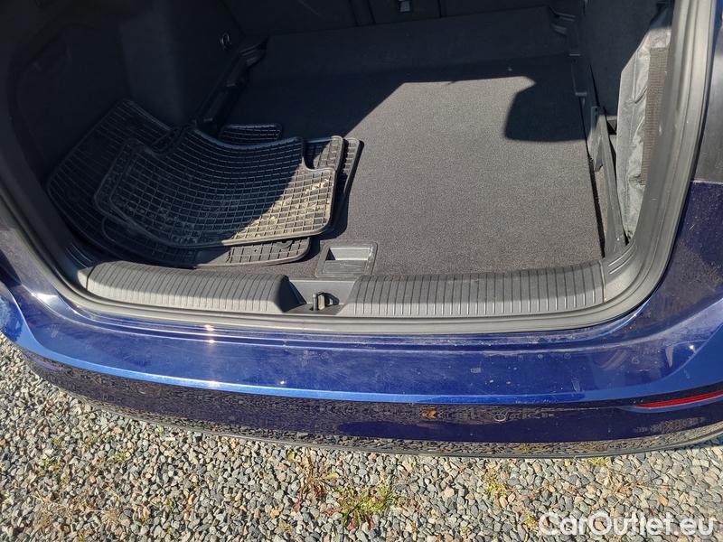  Volkswagen  Golf  VIII Variant (CG5) 2020 Var.1.5 eTSI 110 Style AT #12