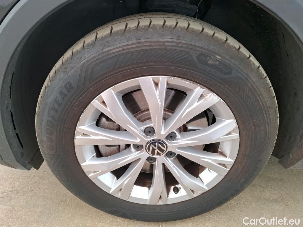  Volkswagen  Tiguan VOLKSWAGEN  / 2020 / 5P / SUV 1.4 eHybrid 245 DSG6 Life Business #15