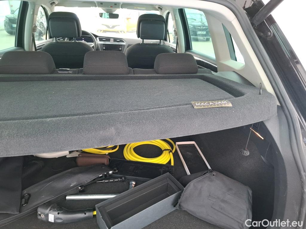  Volkswagen  Tiguan VOLKSWAGEN  / 2020 / 5P / SUV 1.4 eHybrid 245 DSG6 Life Business #1