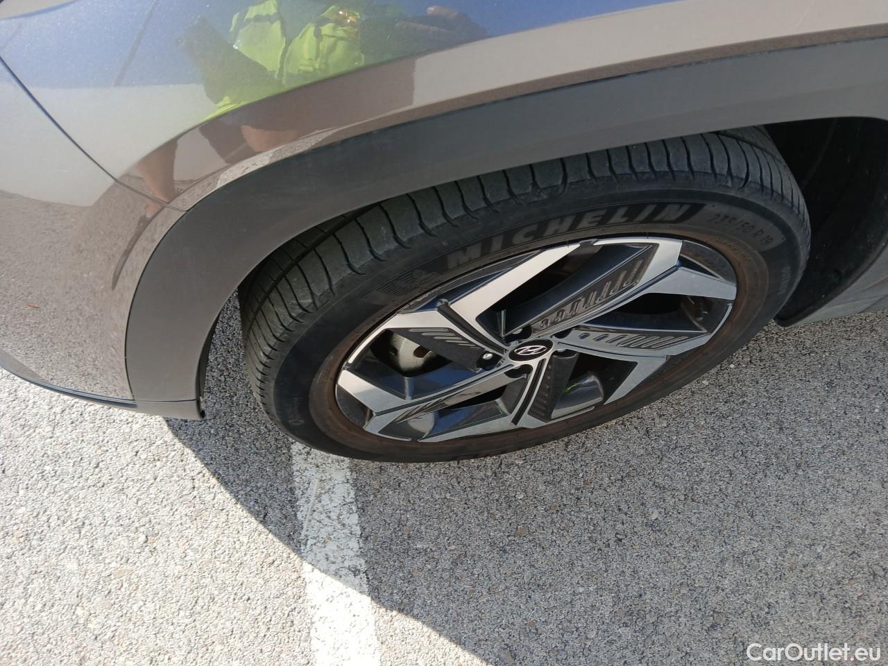  Hyundai  Tucson HYUNDAI  / 2020 / 5P / todoterreno 1.6 TGDI 169kW HEV Tecno Sky Auto #2