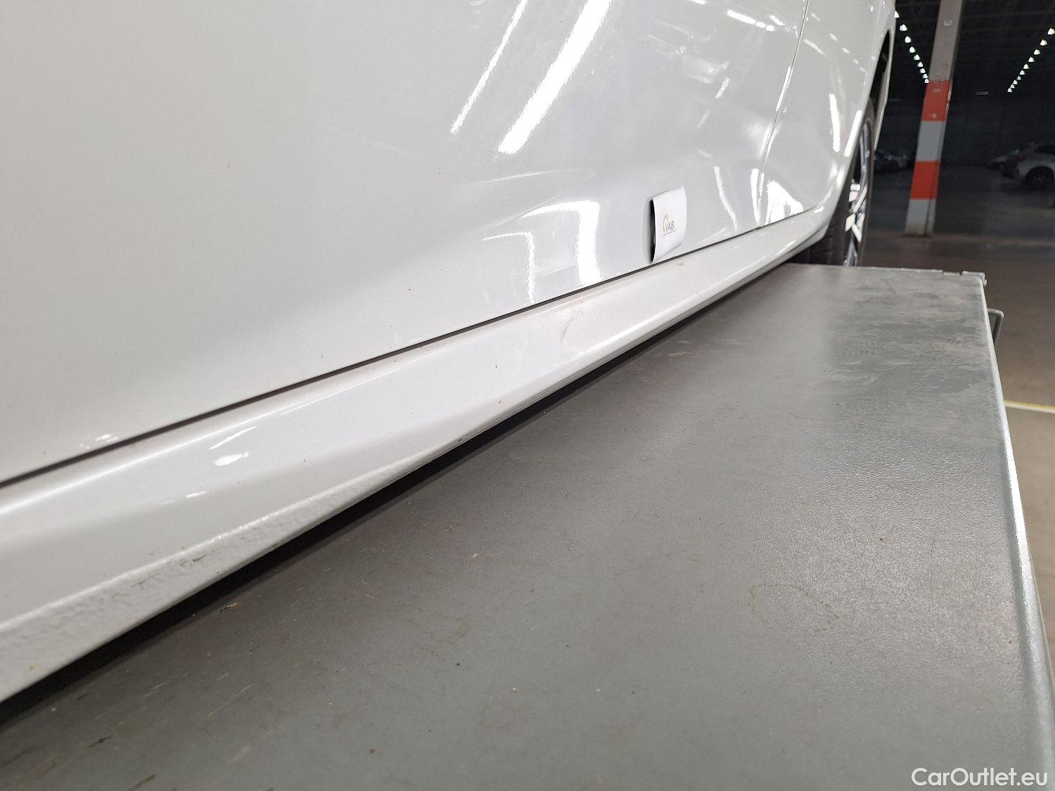  Peugeot  208 Peugeot,  '19, Peugeot  1.2 PureTech 100 EAT8 S&S ?6.3 Allure  #27