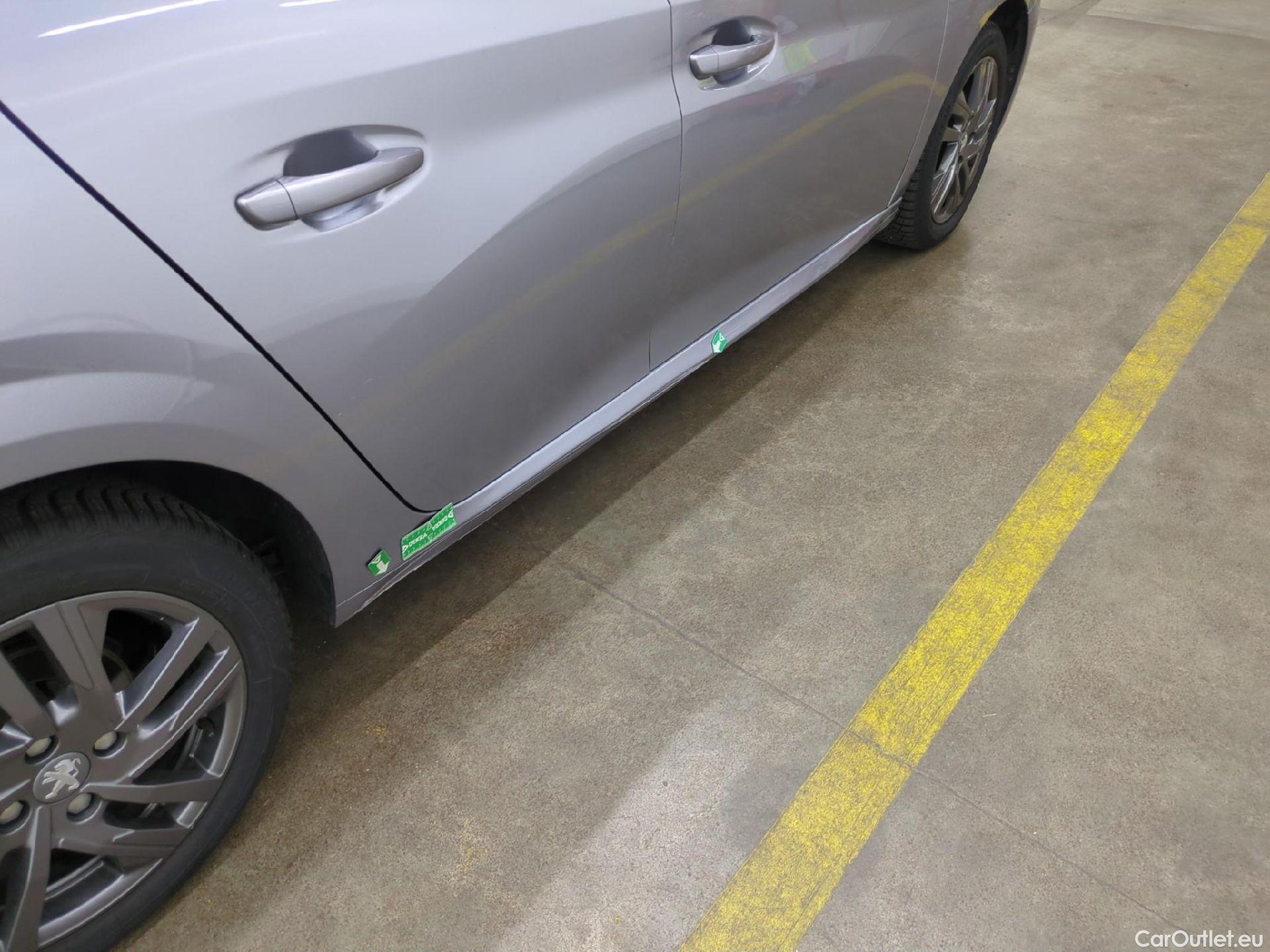  Peugeot  208 PEUGEOT  Affaire / 2019 / 5P / Berline 1.2 PT 100 S&S EAT8 Active Business R #15