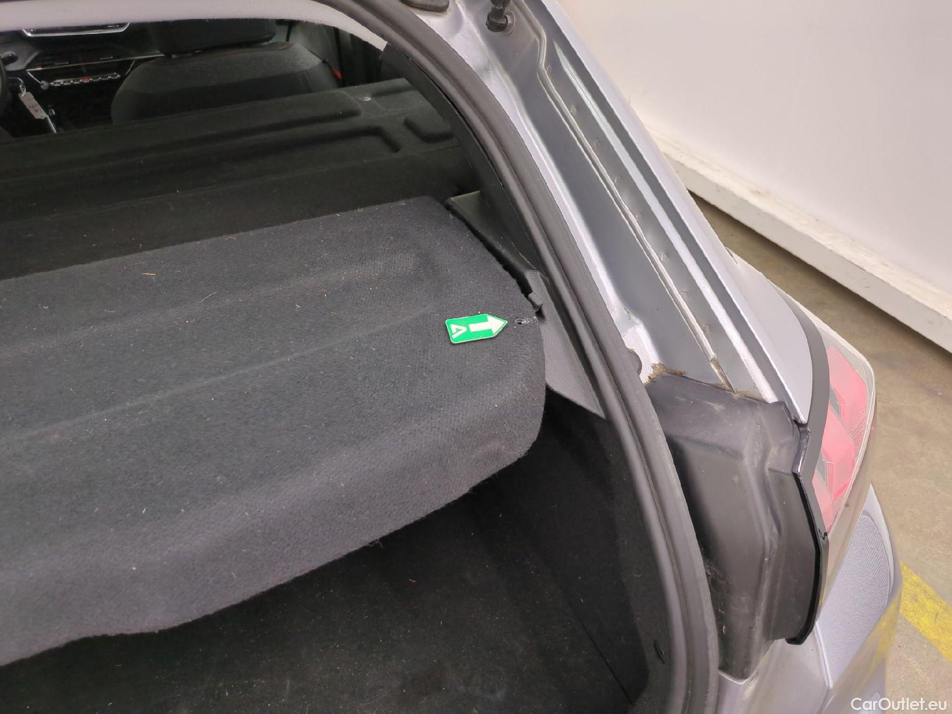 Peugeot  208 PEUGEOT  Affaire / 2019 / 5P / Berline 1.2 PT 100 S&S EAT8 Active Business R #1
