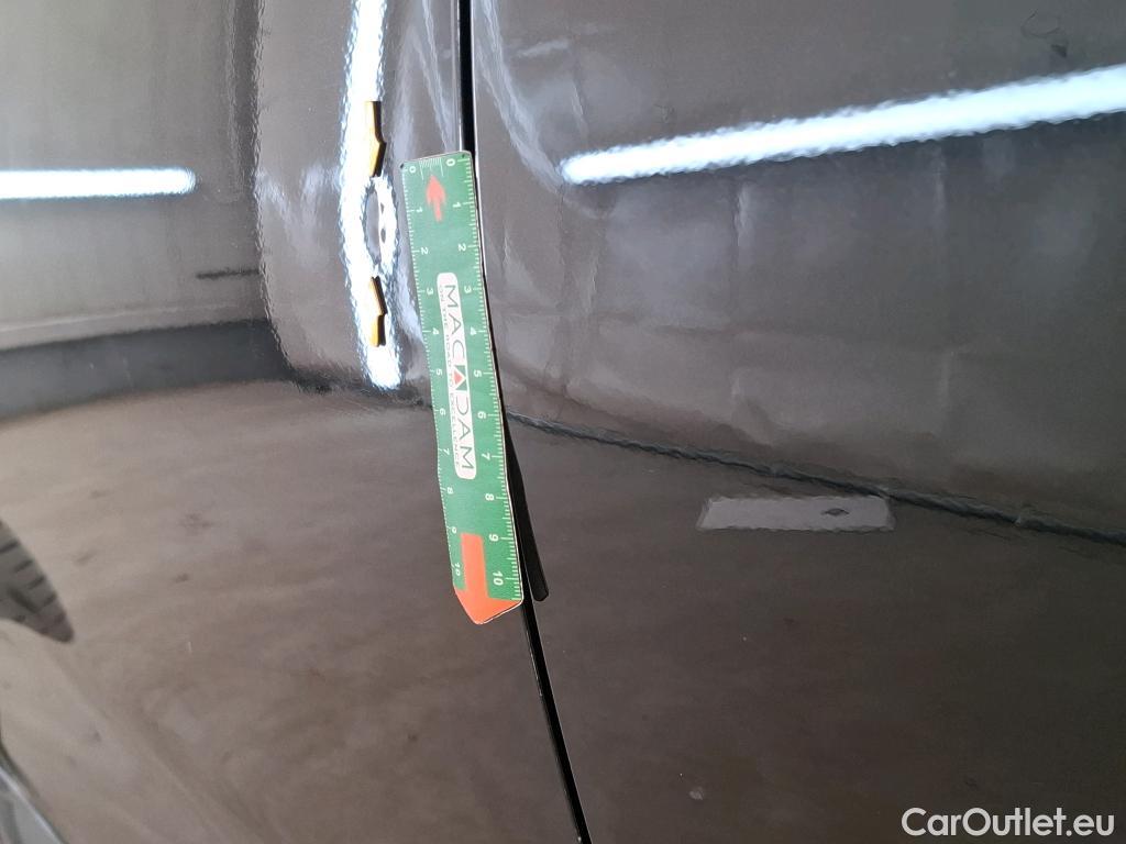  Toyota  Corolla TOYOTA  / 2018 / 5P / Berline Hybride 122h Dynamic Business Stage Acad #64