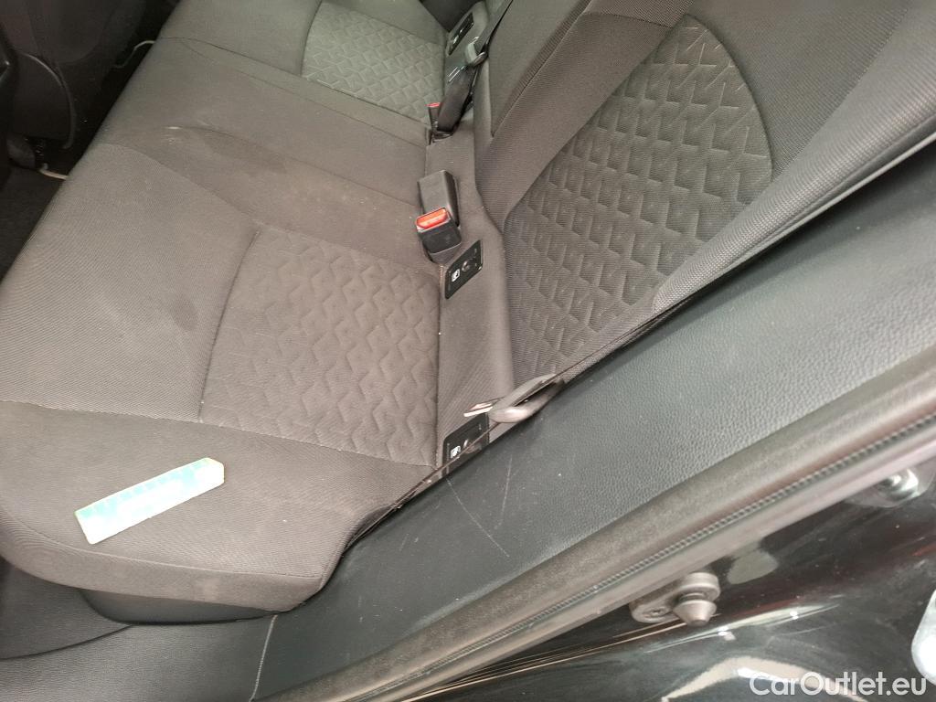  Toyota  Corolla TOYOTA  / 2018 / 5P / Berline Hybride 122h Dynamic Business Stage Acad #111