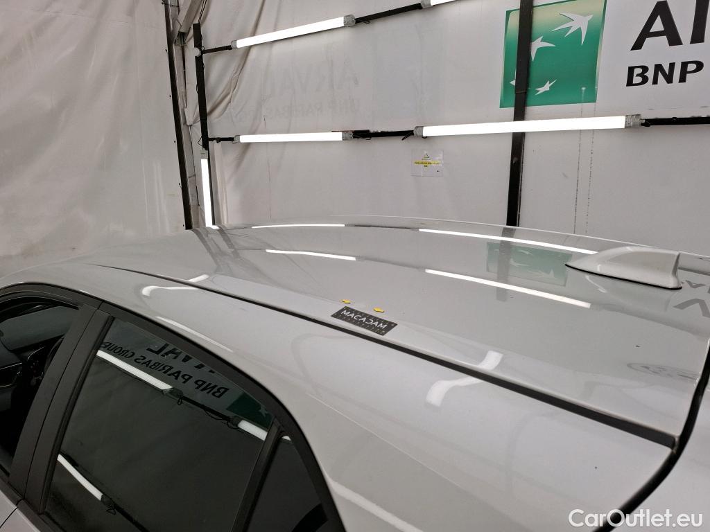  Toyota  Corolla TOYOTA  / 2018 / 5P / Berline Hybride 122h Dynamic Business Stage Acad #8