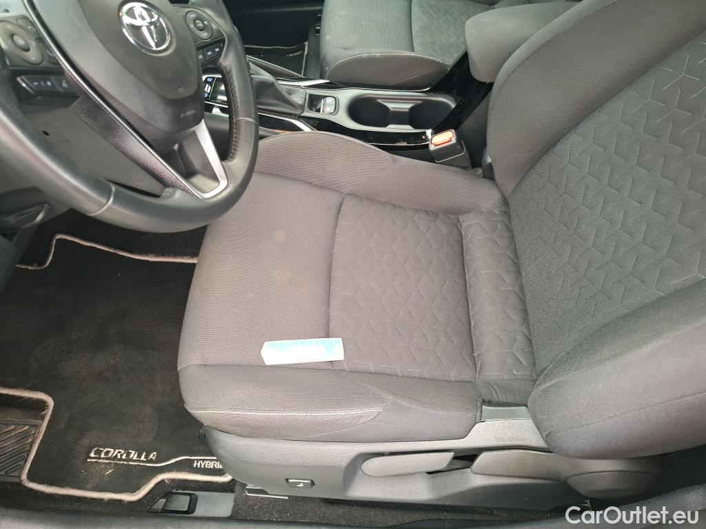  Toyota  Corolla TOYOTA  / 2018 / 5P / Berline Hybride 122h Dynamic Business Stage Acad #121
