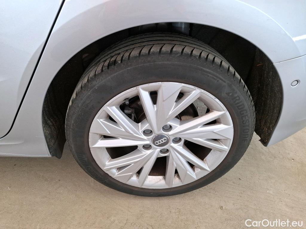  Audi  A3  Sportback 35 TDI Design Luxe 2.0 TDI 150CV BVA7 E6d #5