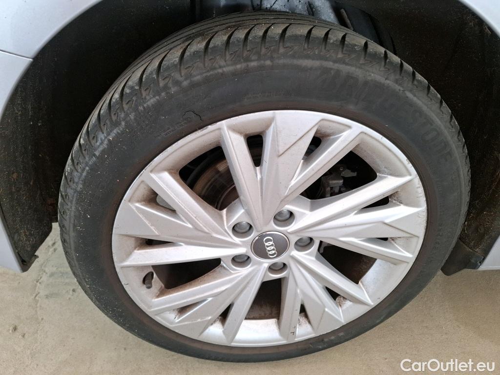  Audi  A3  Sportback 35 TDI Design Luxe 2.0 TDI 150CV BVA7 E6d #9