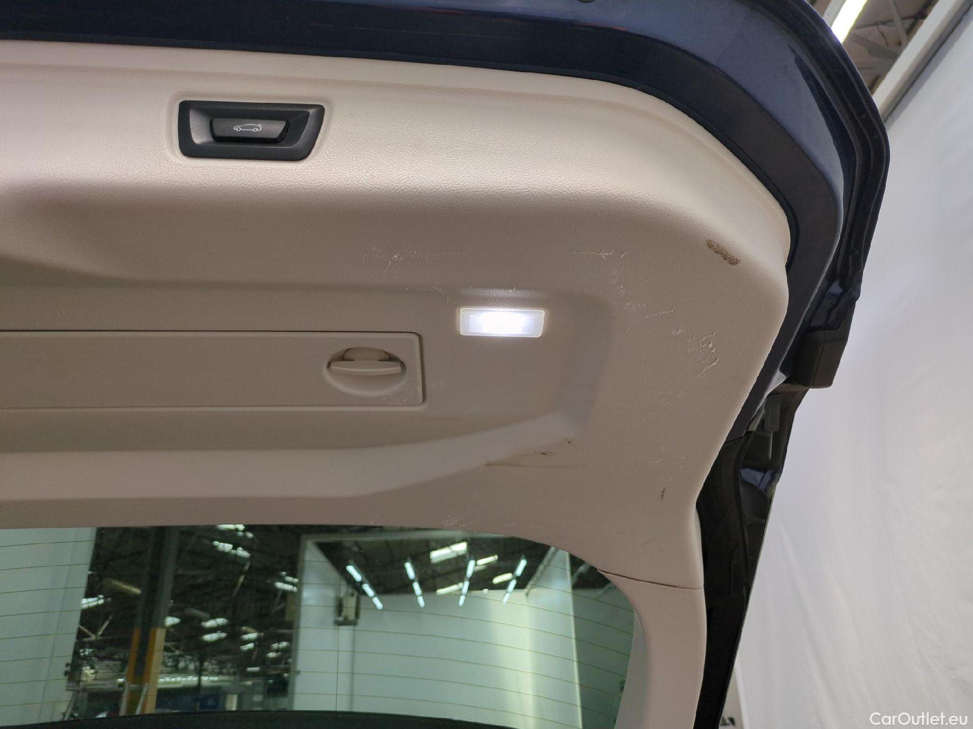  Bmw  Serie 3 BMW Série 3 Berline / 2022 / 4P / Berline 320e 204ch Business Design BVA8 Hybride #9