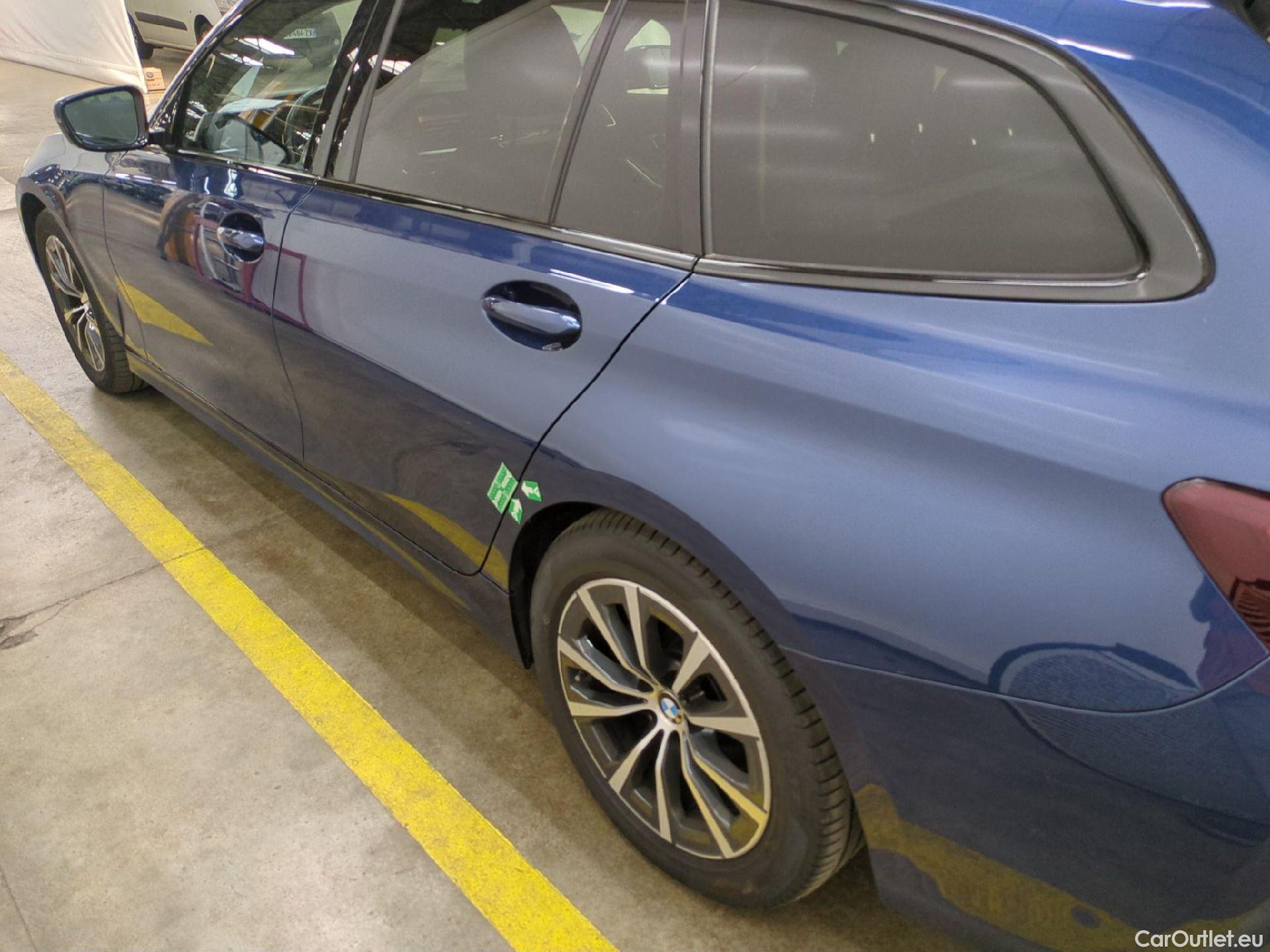  Bmw  Serie 3 BMW Série 3 Berline / 2022 / 4P / Berline 320e 204ch Business Design BVA8 Hybride #8