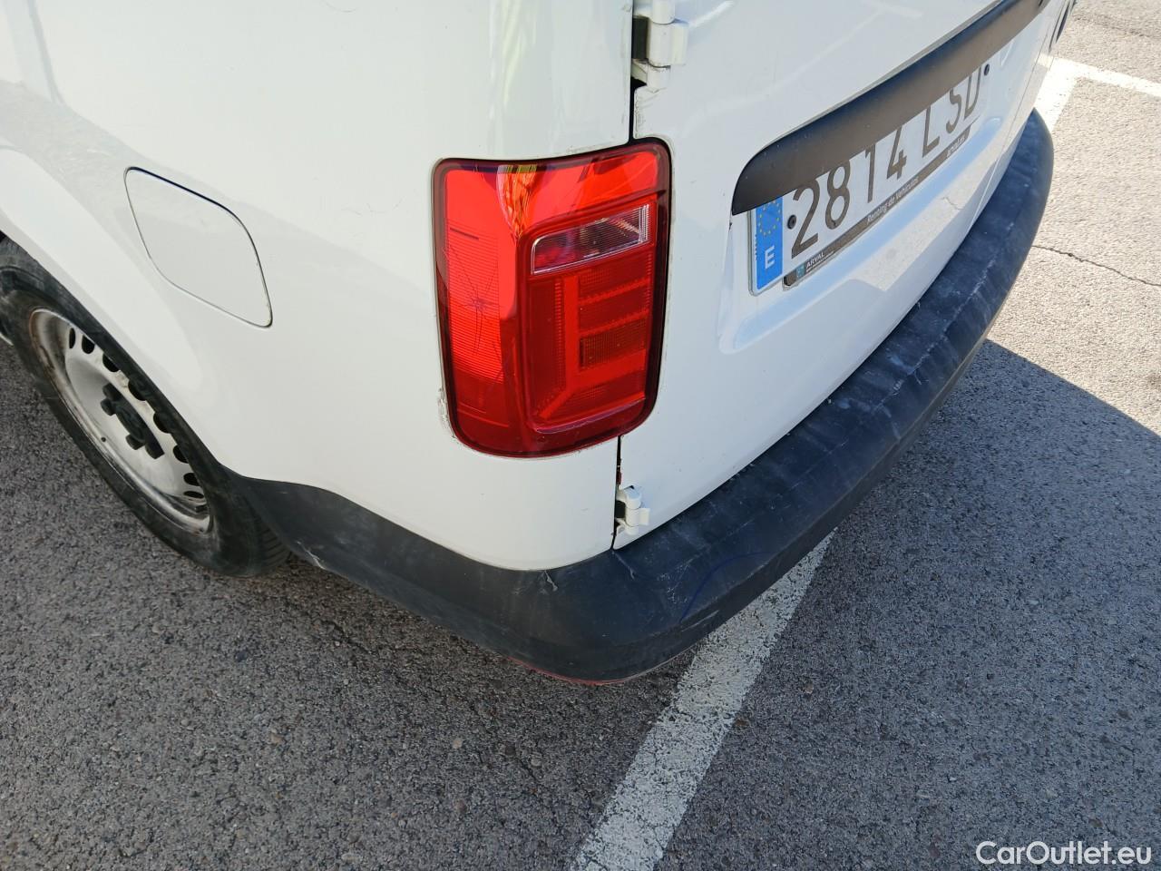  Volkswagen  Caddy VOLKSWAGEN  / 2015 / 4P / furgón derivado de turismo ABT e- Maxi Furgón #19