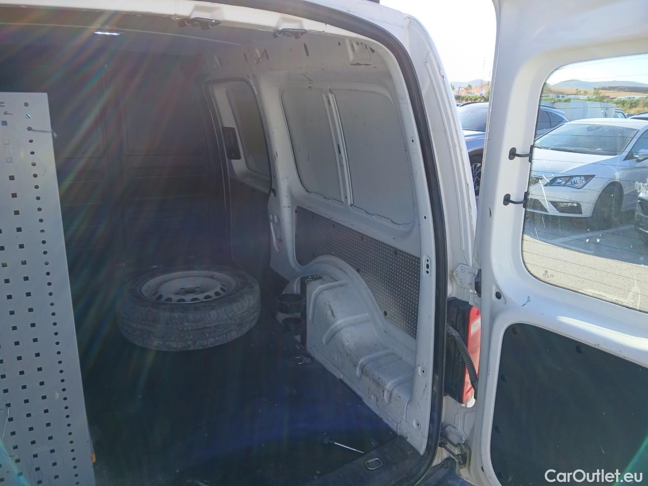  Volkswagen  Caddy VOLKSWAGEN  / 2015 / 4P / furgón derivado de turismo ABT e- Maxi Furgón #3