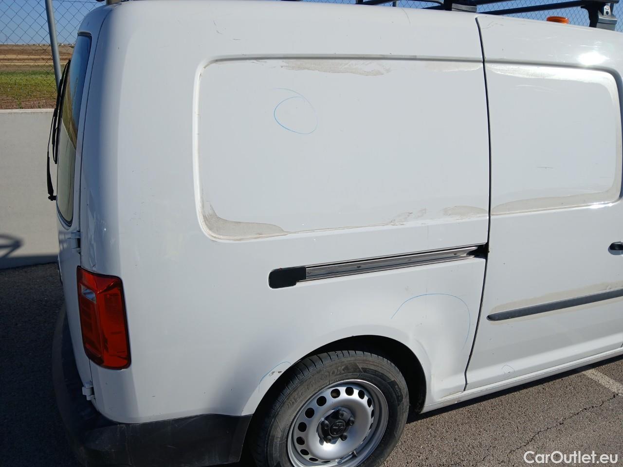  Volkswagen  Caddy VOLKSWAGEN  / 2015 / 4P / furgón derivado de turismo ABT e- Maxi Furgón #28