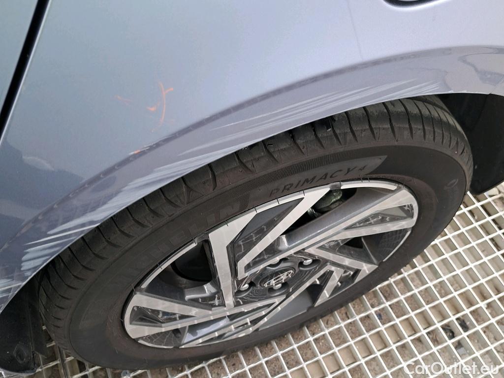  Land Rover  Discovery HYUNDAI i20 / 2023 / 5P / berlina con portón 1.0 TGDI Klass #24