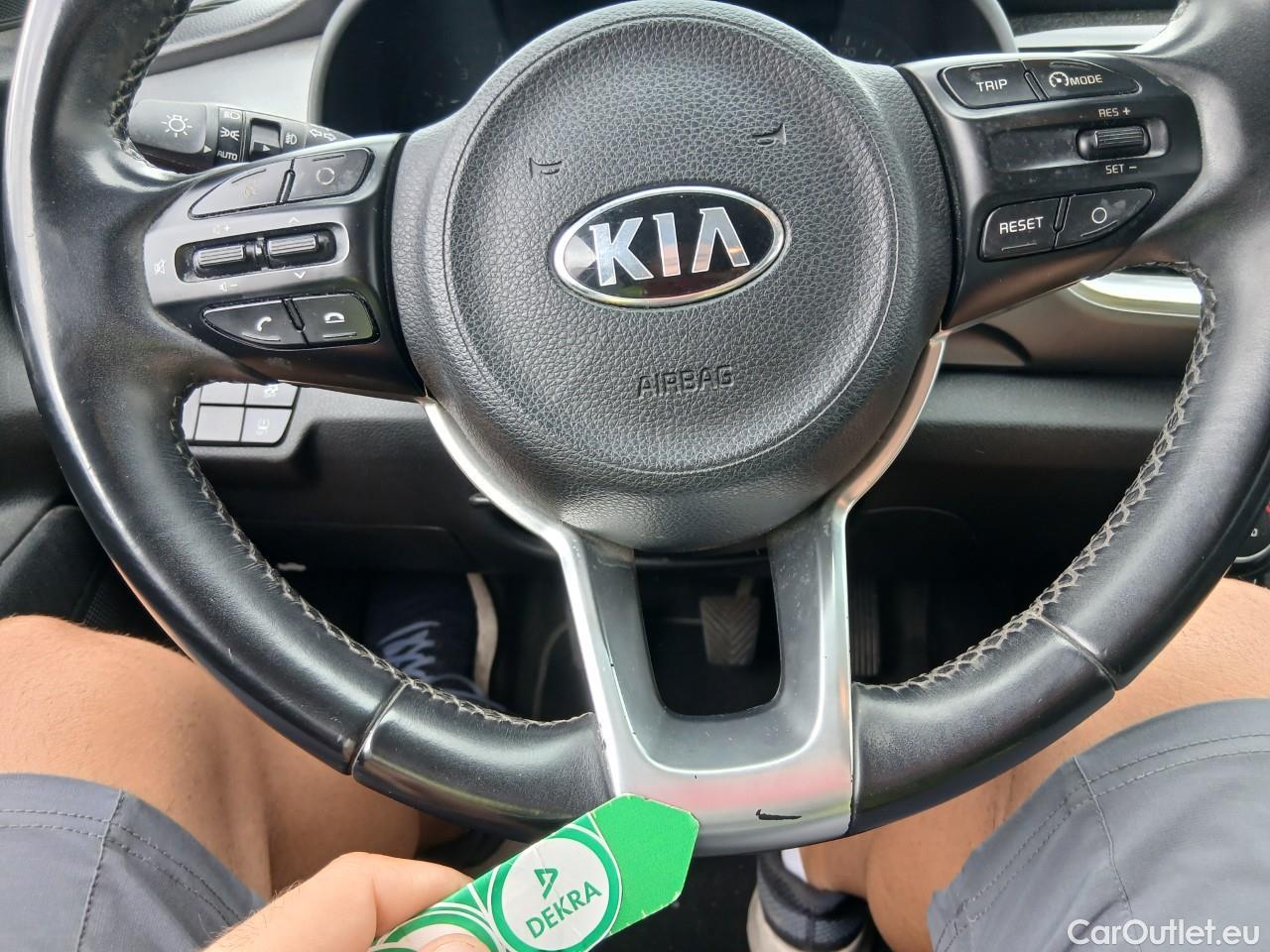  KIA  STONIC KIA  / 2017 / 5P / todoterreno 1.0 T-GDi 88kW (120CV) Drive Eco-Dynam #63