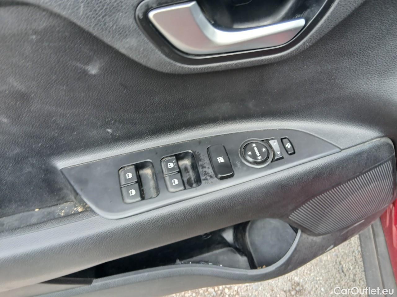  KIA  STONIC KIA  / 2017 / 5P / todoterreno 1.0 T-GDi 88kW (120CV) Drive Eco-Dynam #60
