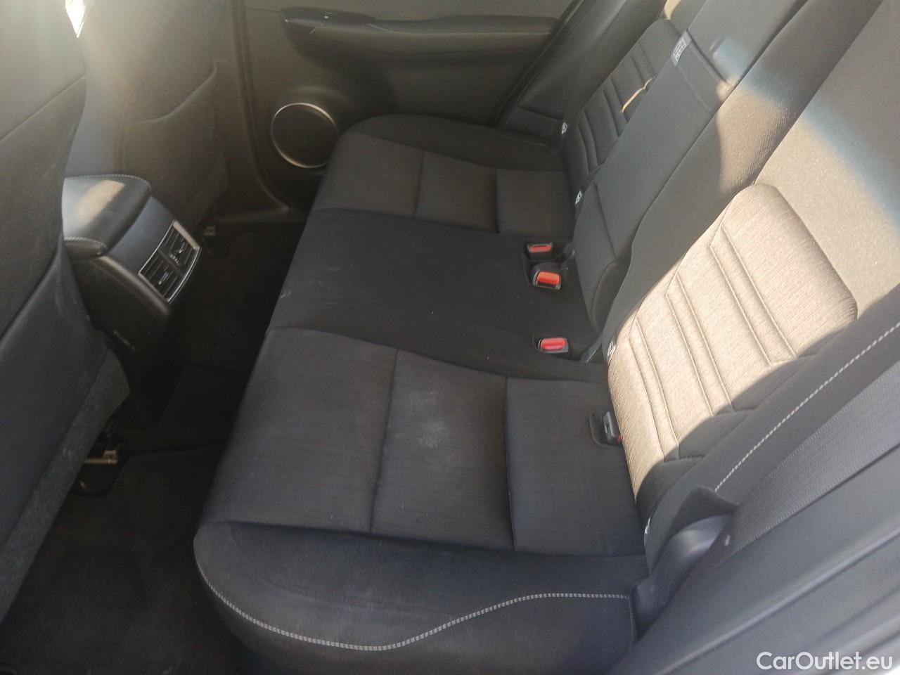  Lexus  NX LEXUS  5P 1G TODOTERRENO 2.5 300h Business Navigation 2WD #39