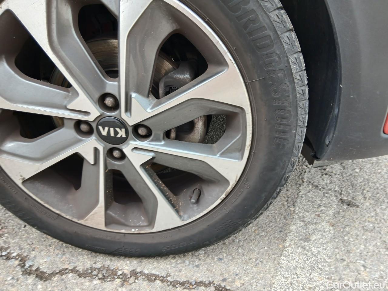  KIA  STONIC KIA  / 2017 / 5P / todoterreno 1.0 T-GDi 88kW (120CV) Drive Eco-Dynam #35