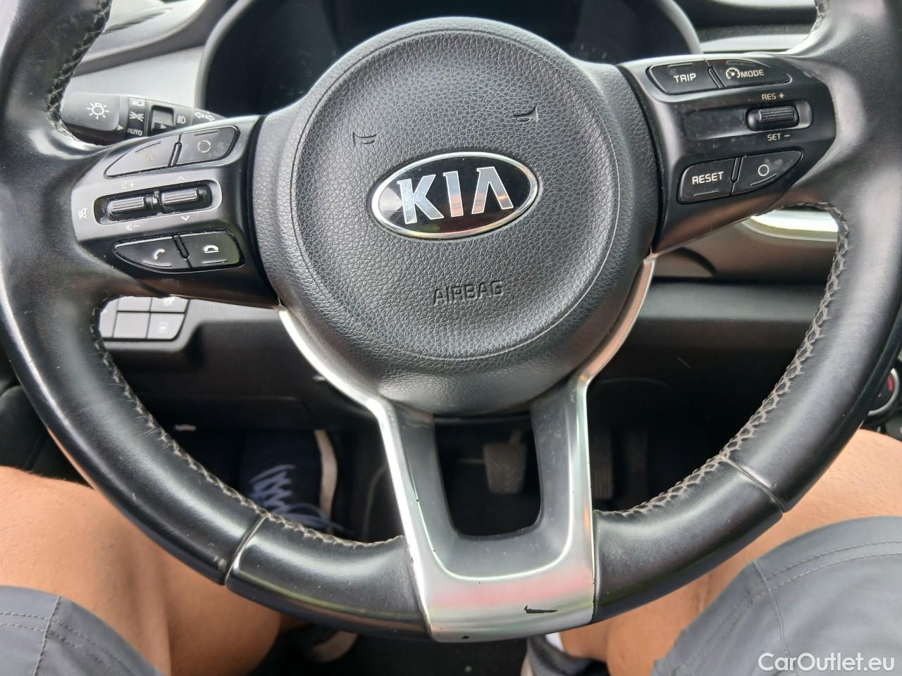  KIA  STONIC KIA  / 2017 / 5P / todoterreno 1.0 T-GDi 88kW (120CV) Drive Eco-Dynam #62