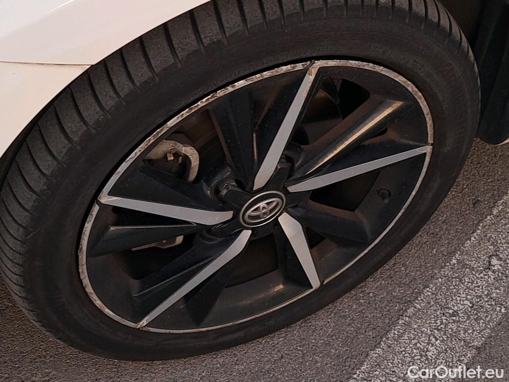  Toyota  Auris TOYOTA  5p 2G berlina con portón 1.8 140H Hybrid Feel! Edition #4