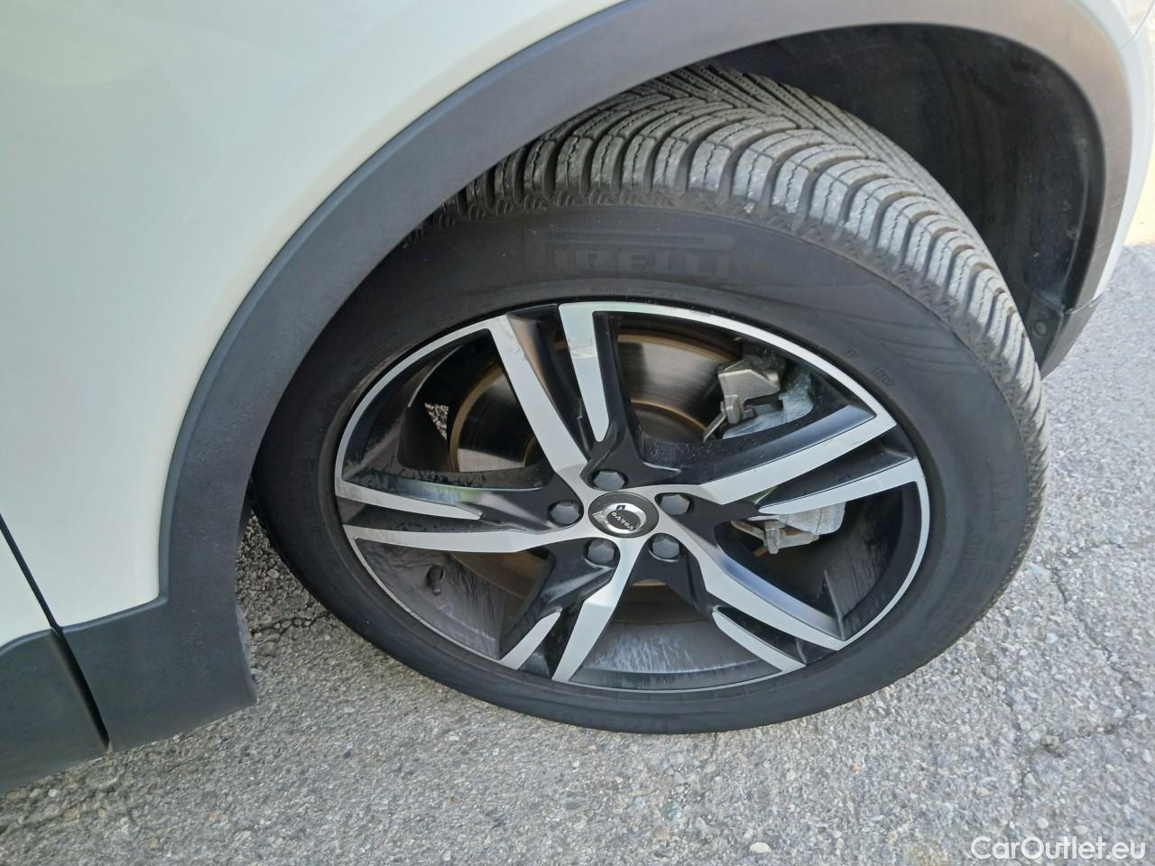  Volvo  XC 40 VOLVO XC40 / 2017 / 5P / todoterreno 1.5 T5 Twin Recharge R-Design Auto #40