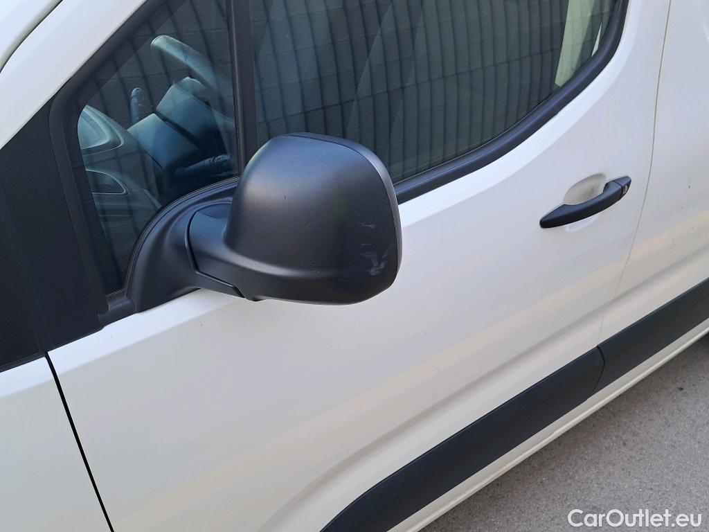  Peugeot  Partner PEUGEOT  / 2018 / 3P / furgón derivado de turismo Pro Standard 600kg BlueHDi 73kW (AC) #25