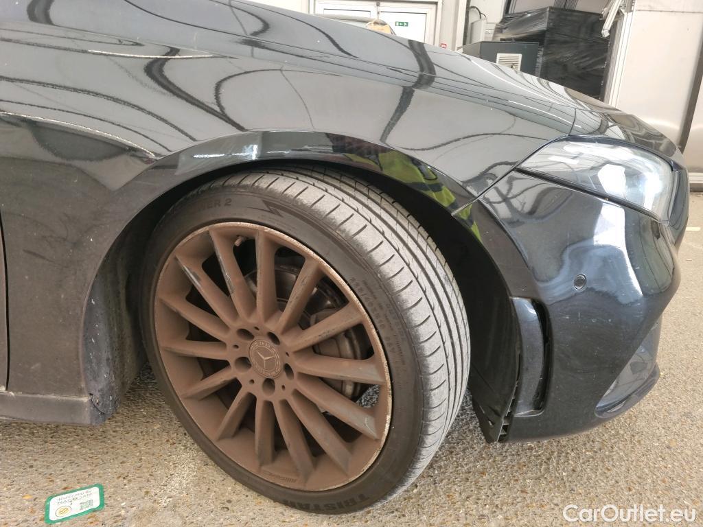  Mercedes  A-Klasse Classe A 5p Berline A 180 d AMG Line 7G-DCT
 #42