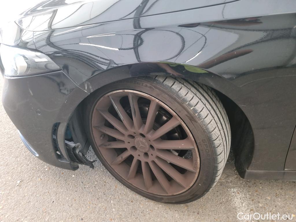  Mercedes  A-Klasse Classe A 5p Berline A 180 d AMG Line 7G-DCT
 #1