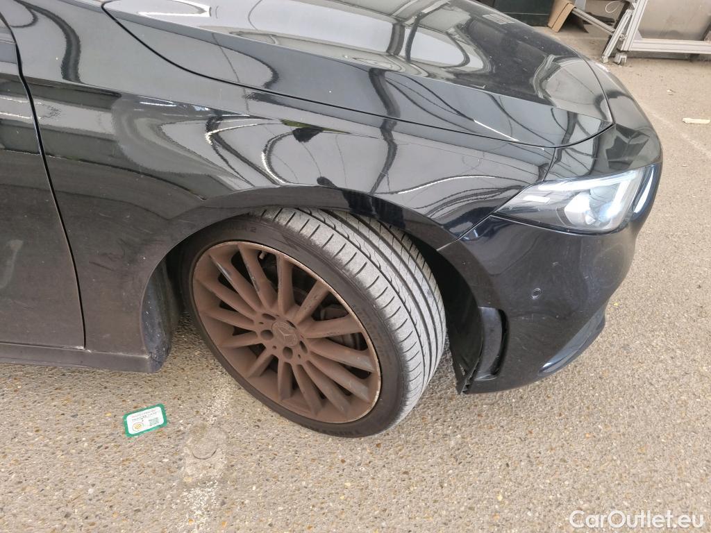  Mercedes  A-Klasse Classe A 5p Berline A 180 d AMG Line 7G-DCT
 #54