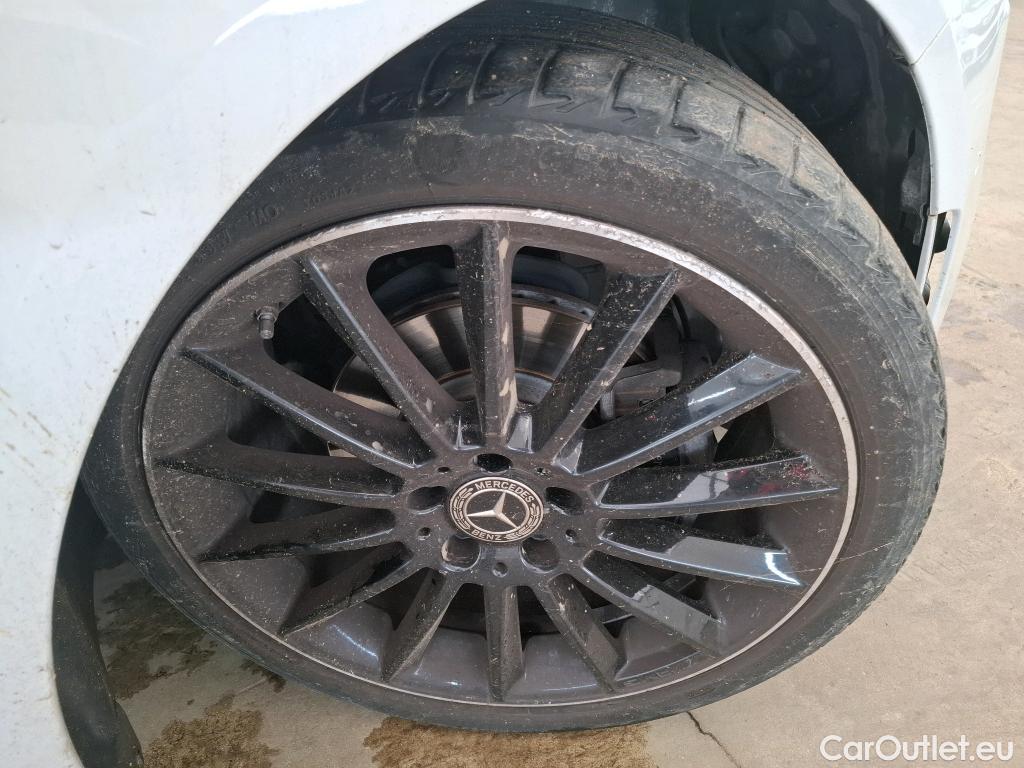  Mercedes  A-Klasse MERCEDES-BENZ Classe A Berline / 2018 / 4P / Berline A 200 AMG Line 7G-DCT #36