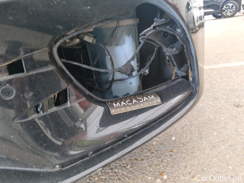  Mercedes  A-Klasse Classe A 5p Berline A 180 d AMG Line 7G-DCT
 #26