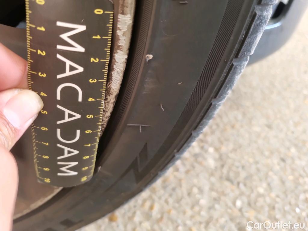  Mercedes  A-Klasse Classe A 5p Berline A 180 d AMG Line 7G-DCT
 #44