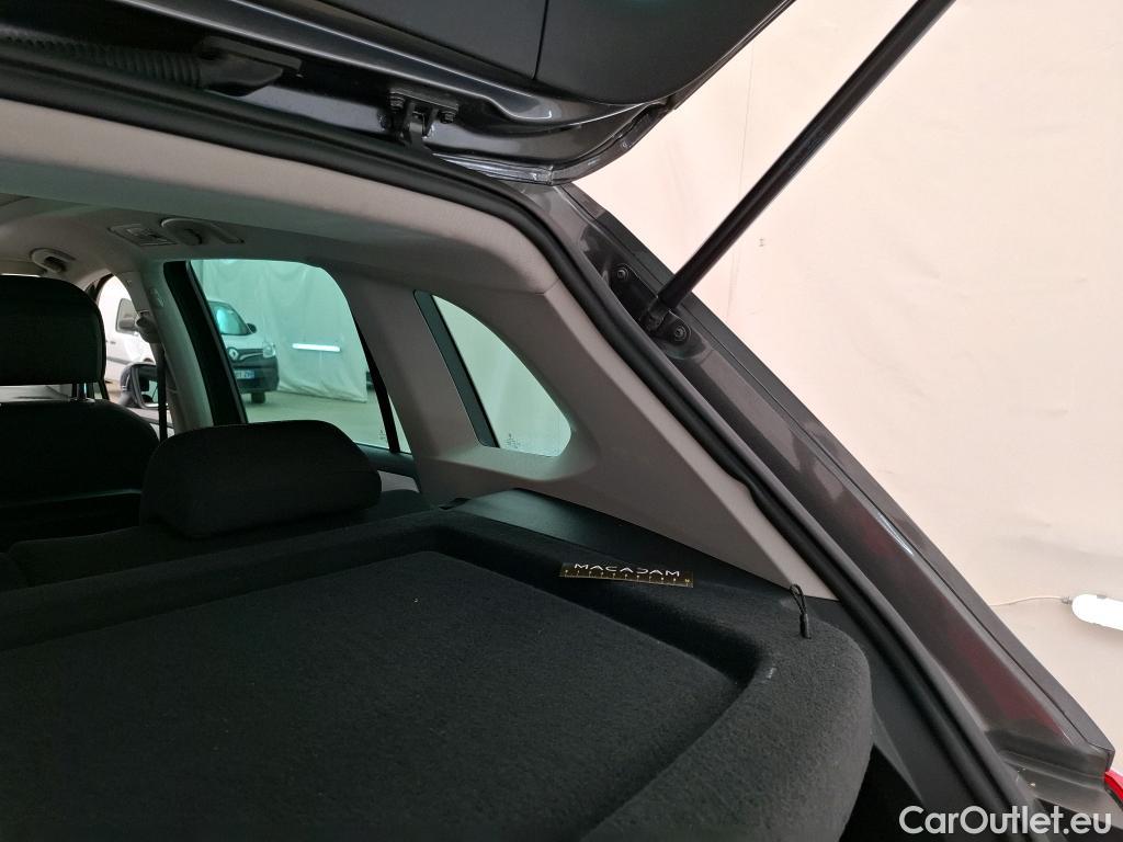  Volkswagen  Tiguan VOLKSWAGEN  / 2016 / 5P / SUV 1.5 TSI 150 EVO DSG7 Confortline #22