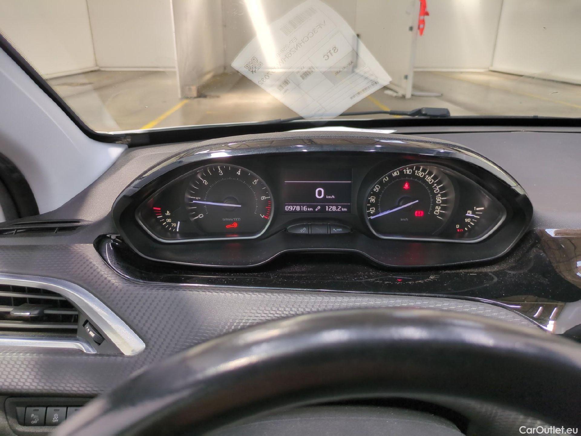  Peugeot  208  Allure Business 1.2 PureTech 110CV BVM5 E6 #1