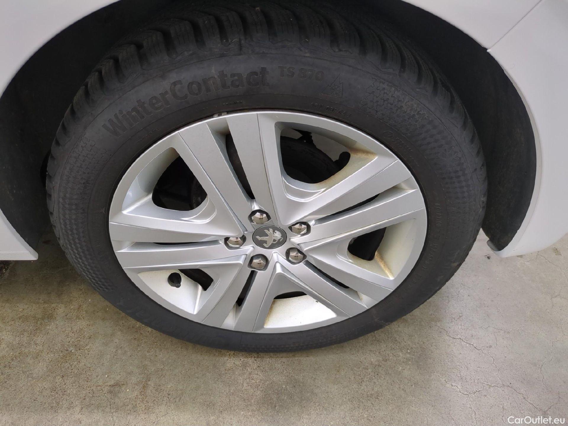  Peugeot  208  Allure Business 1.2 PureTech 110CV BVM5 E6 #4