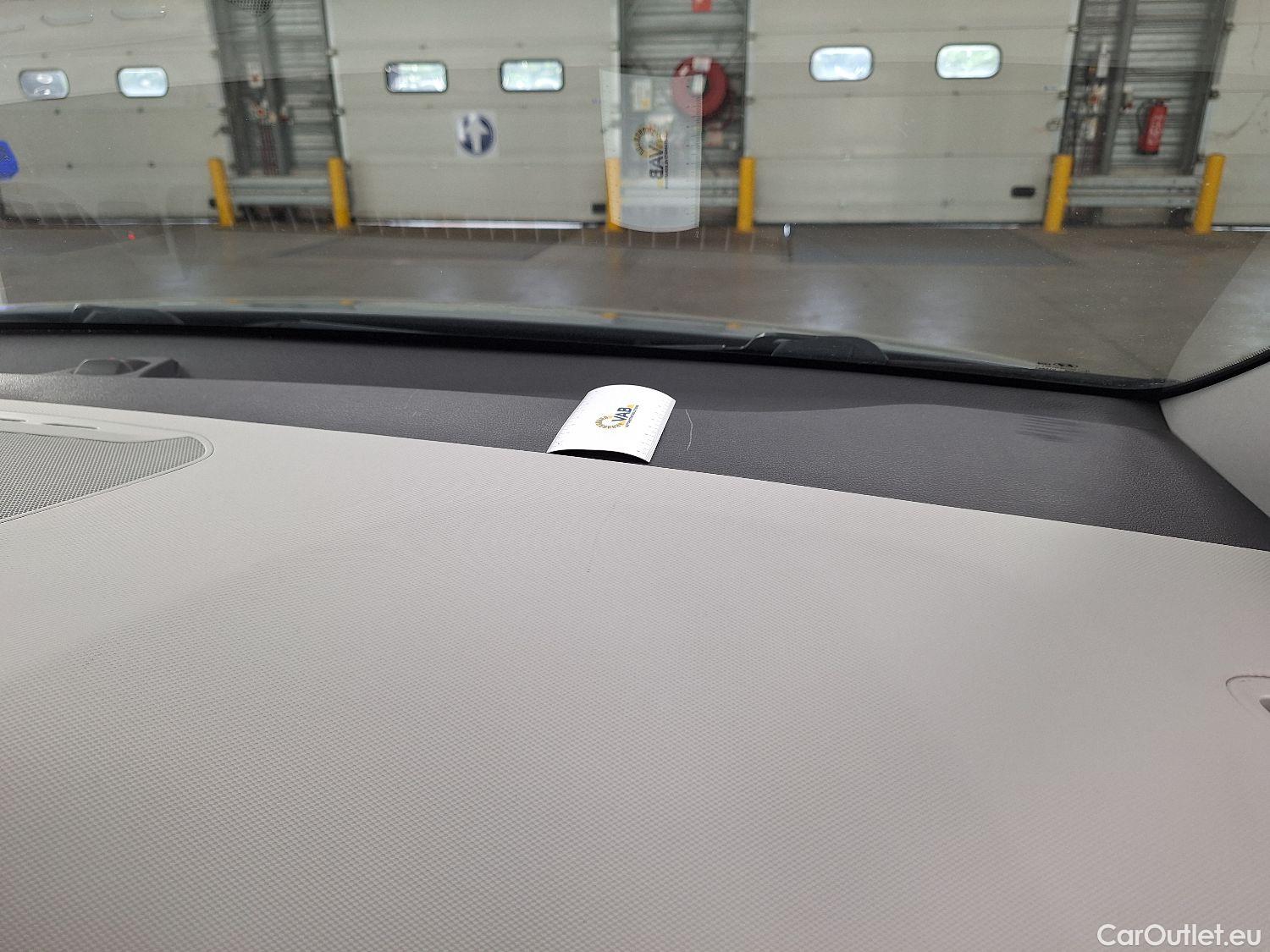  Hyundai   Ioniq Hyundai, FL'19, Hyundai Electric Shine 5d #17