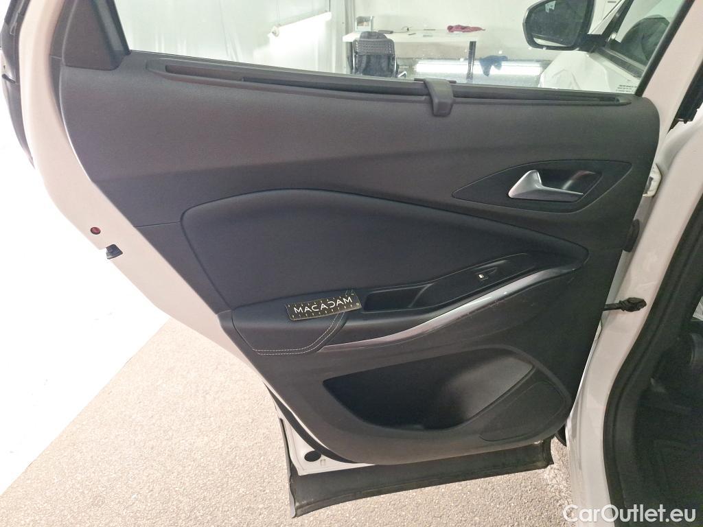  Opel   Grandland X Grandland X Design Line 1.2 Turbo 130CV BVM6 E6d #42