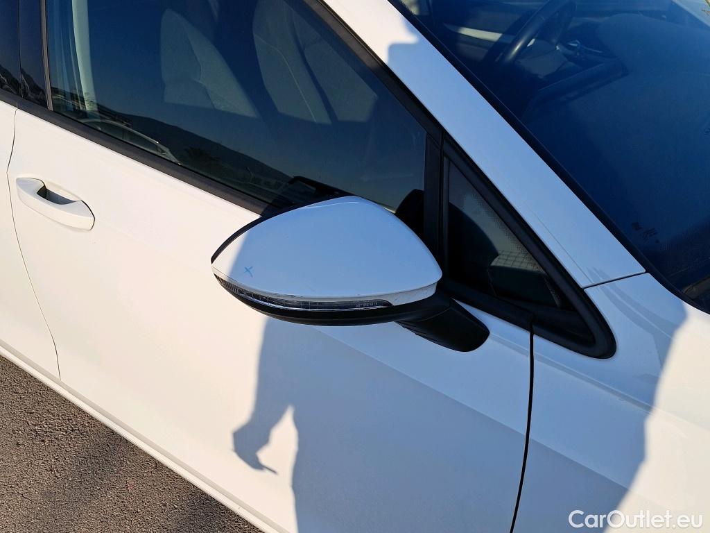  Volkswagen  Golf  VIII Berlina Life 2.0 TDI 115CV MT6 E6dT #9