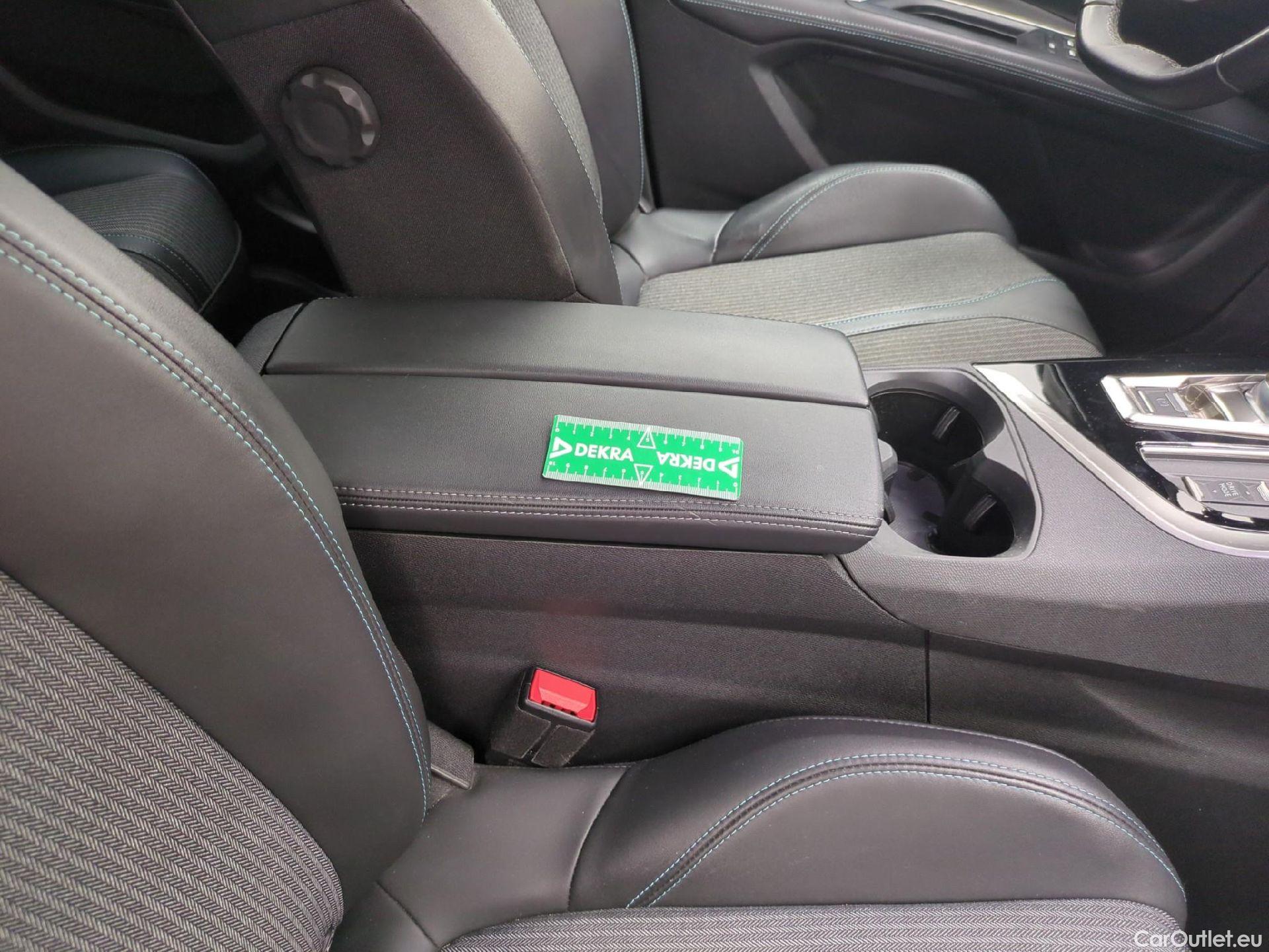  Peugeot  3008  Allure Pack 1.5 HDi 130CV BVA8 E6d #33