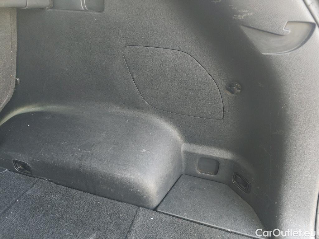  Hyundai  Tucson HYUNDAI  / 2018 / 5P / todoterreno  CRDI 1.6 116 CV 48V 4X2 SLE(SP)(SL) #47