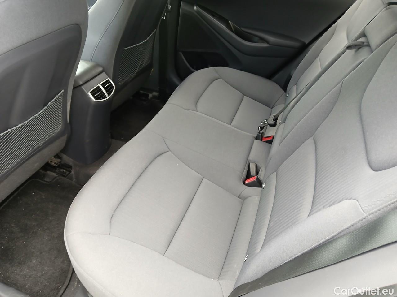  Hyundai   Ioniq HYUNDAI / 2019 / 5P / berlina con portón 1.6 GDI HEV Tecno DCT #2