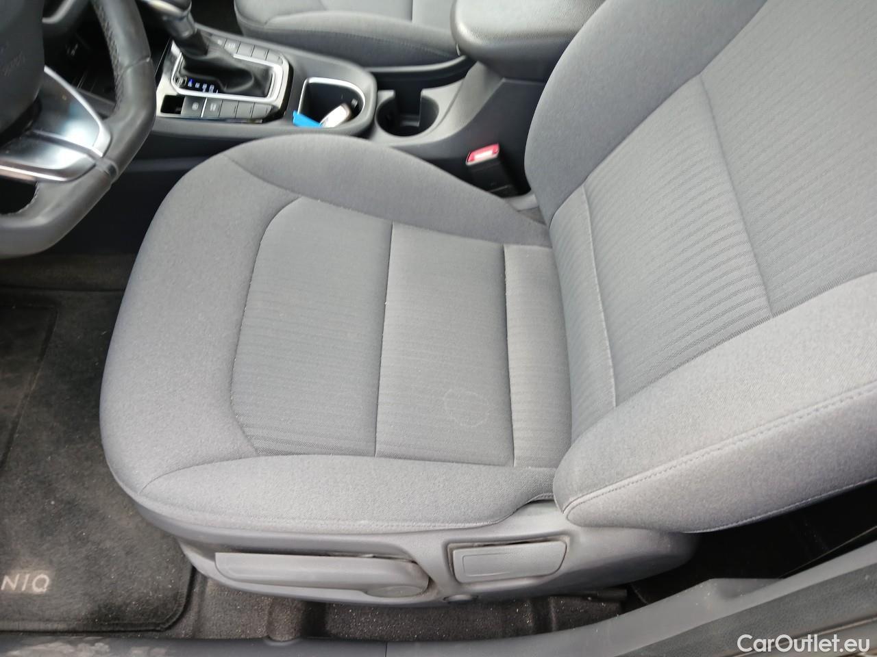  Hyundai   Ioniq HYUNDAI / 2019 / 5P / berlina con portón 1.6 GDI HEV Tecno DCT #3