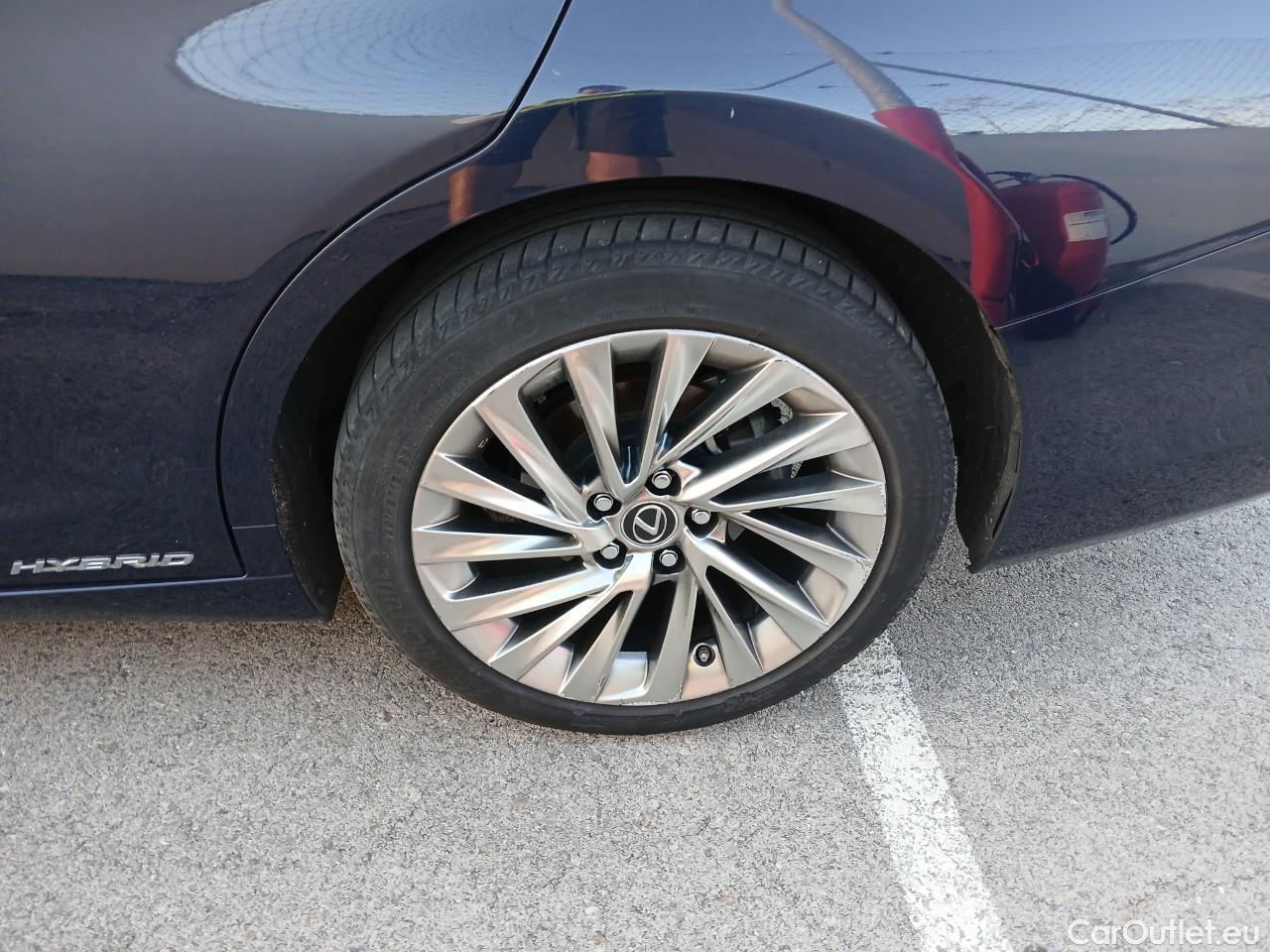  Lexus  ES LEXUS  / 2018 / 4P / sedán 2.5 300h Executive #9